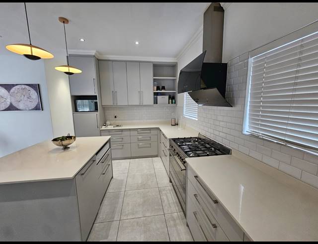 3 BEDROOM FREEHOLD TO LET IN PARKLANDS NORTH